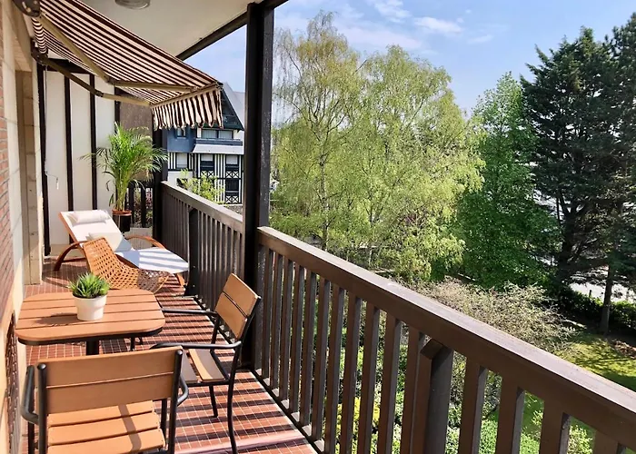 Beau Terrasse Vue Jardin - A 2 Pas De La Deauville